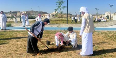 بلدية بيشة تنظم مبادرة للتشجير بمشاركة طلاب تعليم بيشة - عرب فايف