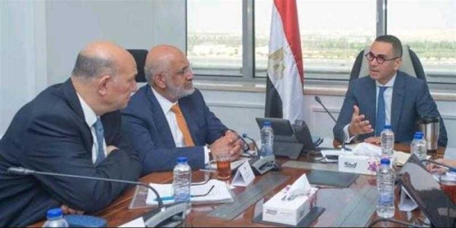 وزير الاستثمار يلتقي وفد البنك الدولي لاستعراض سبل تنمية وتطوير الشراكة - البطريق نيوز