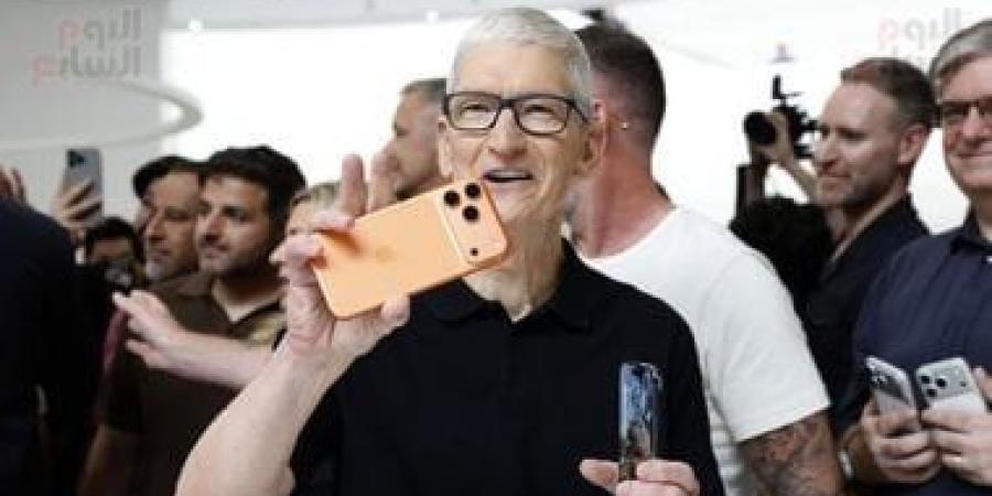 تيم كوك يكشف سر بطارية iPhone Air رغم نحافته القياسية - البطريق نيوز