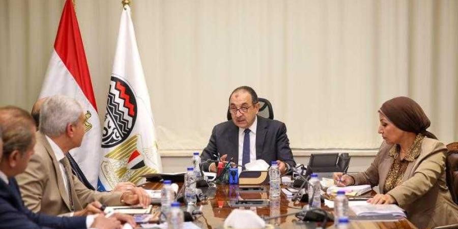 وزير قطاع الأعمال العام يجتمع بمجلس إدارة ”النصر للإسكان والتعمير” - البطريق نيوز