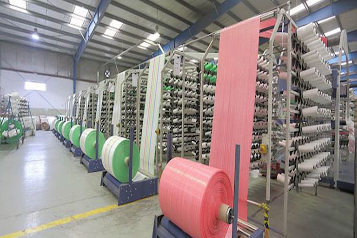 كم تكلفة مصنع بلاستيك صغير