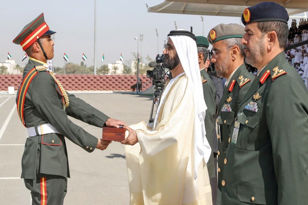 كم رواتب كلية زايد العسكرية