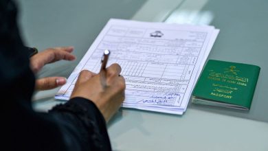 إيقاف تجديد الإقامة لجنسيات محددة في السعودية والكشف عن السبب