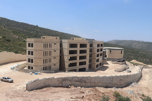 تخصصات جامعة الزيتونة للعلوم والتكنولوجيا للفرع الأدبي والعلمي