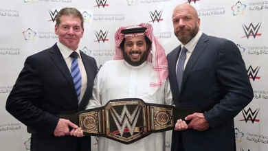 أسطورة WWE «جاي بي إل» يدافع عن عروض السعودية: لا تفرضوا الوصاية ومن لا يعجبه فلينصرف