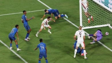 وزير الرياضة يهنئ الهلال بعد فوزه التاريخي على مانشستر سيتي: "فخر الكرة السعودية"