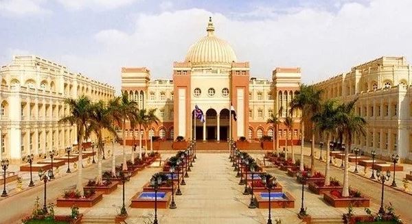 التقديم للجامعات المصرية للسودانيين