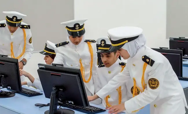 فرصتك للالتحاق بالكلية البحرية